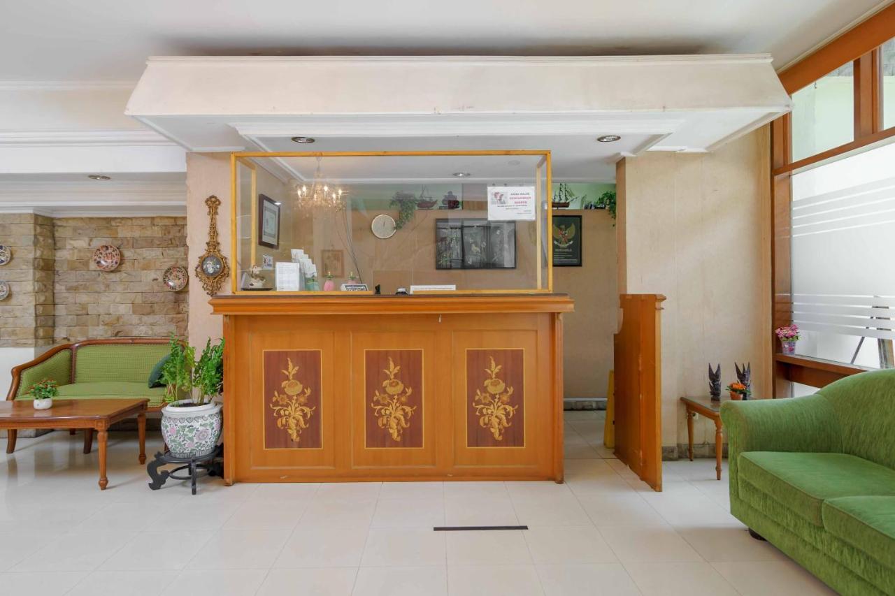 Reddoorz Plus Near Kemang Raya ジャカルタ エクステリア 写真